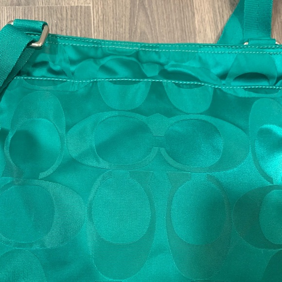 Coach Crossbody Bag in Vibrant Green - Picture 3 of 8